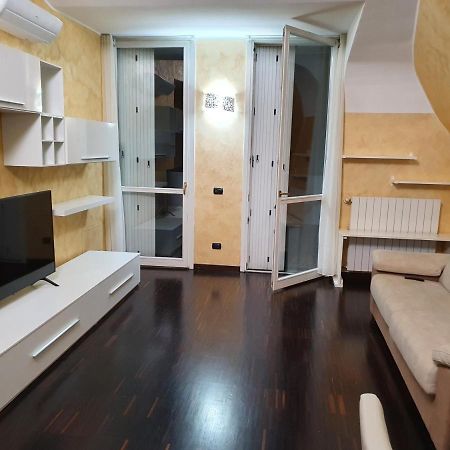 Apartamento Milano Malpensa Grandi Mansarda Attico Gallarate Exterior foto